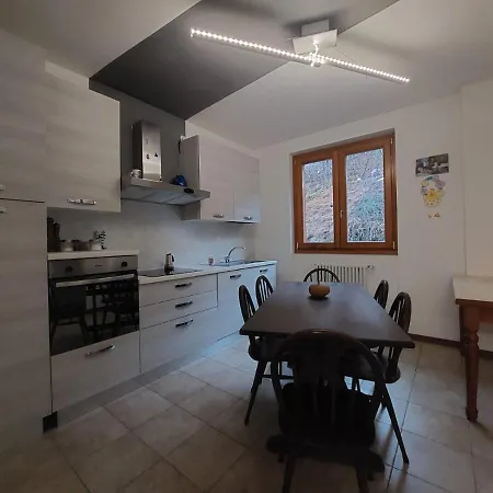 Ai Piedi Della Grigna شقة *
